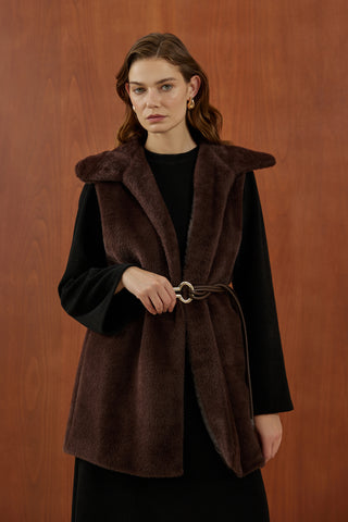 Kahverengi Kemer Detaylı Yakalı Kürk Yelek