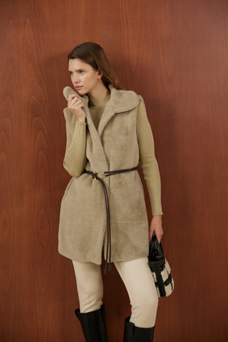 Bej Kemer Detaylı Yakalı Kürk Yelek