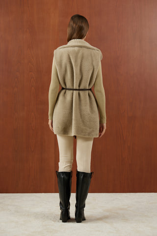 Bej Kemer Detaylı Yakalı Kürk Yelek