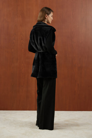 Siyah Kemer Detaylı Yakalı Kürk Yelek