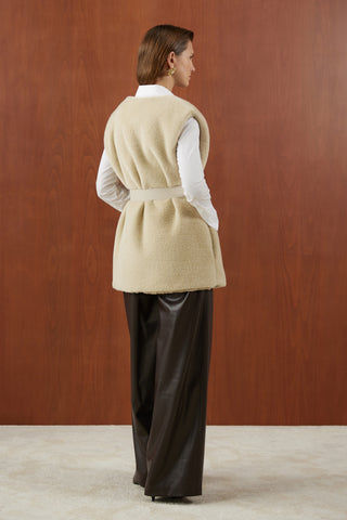 Taş Rengi Kemer Detaylı Kürk Yelek