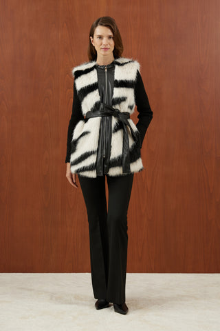 Beyaz Siyah Zebra Desenli Fermuarlı Kürk Yelek