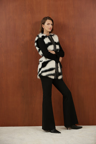 Beyaz Siyah Zebra Desenli Fermuarlı Kürk Yelek