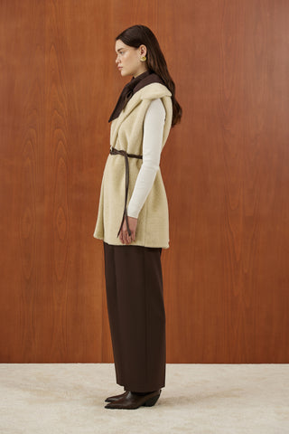 Taş Rengi Kemer Detaylı Yakalı Kürk Yelek