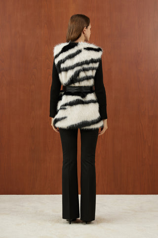 Beyaz Siyah Zebra Desenli Fermuarlı Kürk Yelek