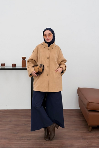 Taş Süslemeli Dik Yakalı Ceket Camel