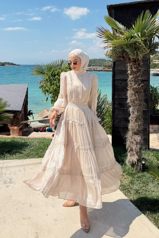 Taş Güpür Detaylı Organze Şifon Elbise Bej