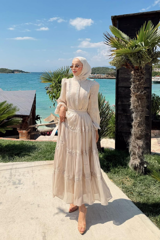 Taş Güpür Detaylı Organze Şifon Elbise Bej