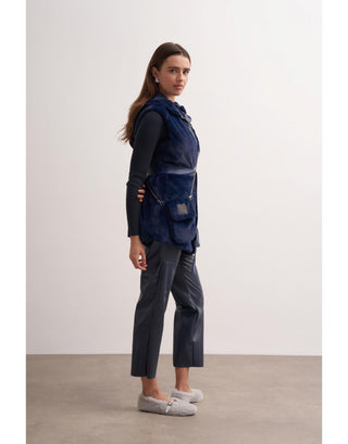 Lacivert Kapüşonlu, Deri Detaylı, Çantalı Peluş Kışlık Yelek - Fushya Online