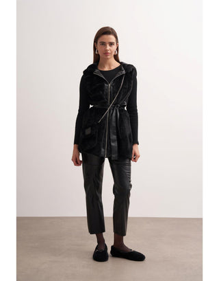 Siyah Kapüşonlu, Deri Detaylı, Çantalı Peluş Kışlık Yelek - Fushya Online