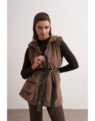 Bej Kapüşonlu, Deri Detaylı, Çantalı Peluş Kışlık Yelek - Fushya Online