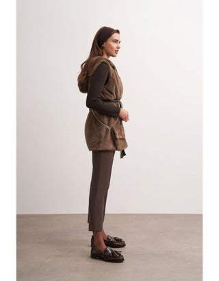 Bej Kapüşonlu, Deri Detaylı, Çantalı Peluş Kışlık Yelek - Fushya Online