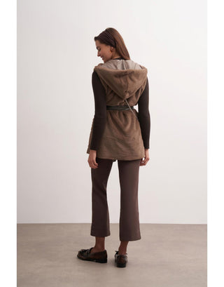 Bej Kapüşonlu, Deri Detaylı, Çantalı Peluş Kışlık Yelek - Fushya Online