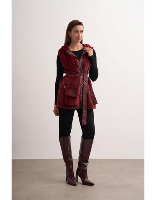 Bordo Kapüşonlu, Deri Detaylı, Çantalı Peluş Kışlık Yelek - Fushya Online