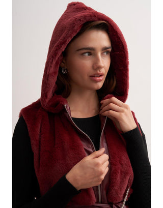 Bordo Kapüşonlu, Deri Detaylı, Çantalı Peluş Kışlık Yelek - Fushya Online