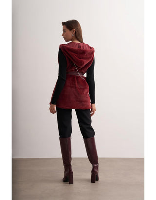 Bordo Kapüşonlu, Deri Detaylı, Çantalı Peluş Kışlık Yelek - Fushya Online