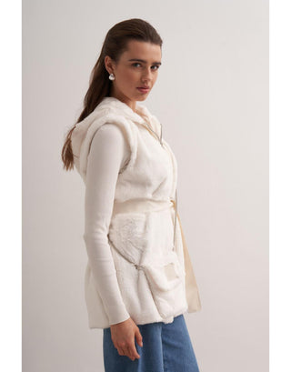 Ekru Kapüşonlu, Deri Detaylı, Çantalı Peluş Kışlık Yelek - Fushya Online