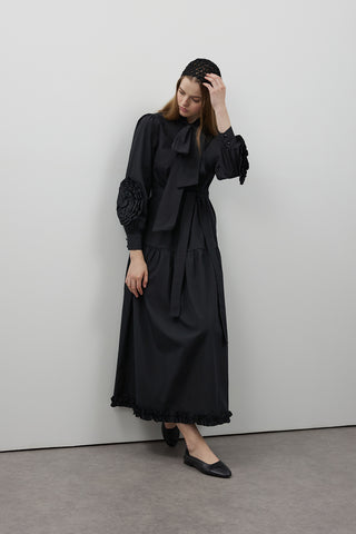 Kolları Gül Detaylı Poplin Elbise - Siyah