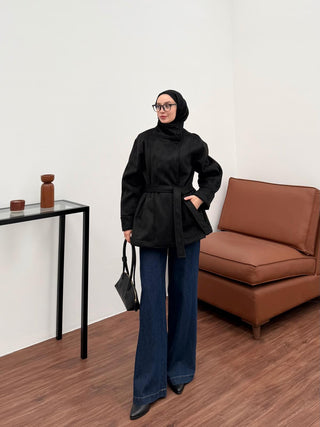 Kaplama Düğmeli Dik Yakalı Kuşaklı Mont Siyah