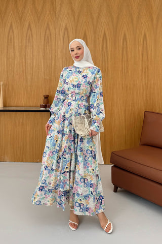 Eteği Katlı Volanlı Çiçekli Elbise Mavi