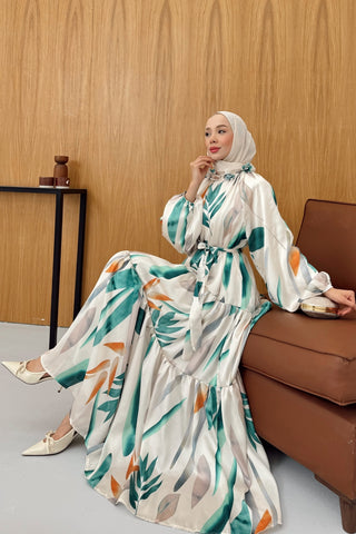 Yakası Çiçek Detaylı Desenli Saten Elbise Yeşil