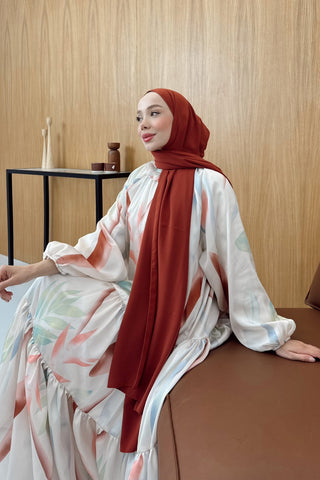 Yakası Çiçek Detaylı Desenli Saten Elbise Kiremit