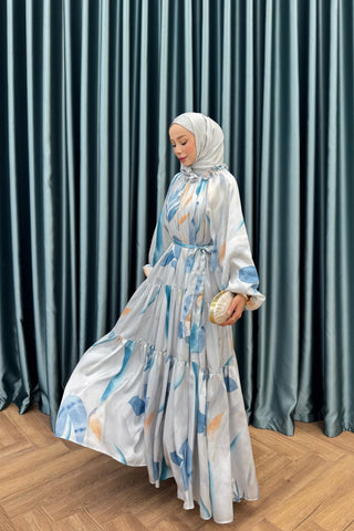 Yakası Çiçek Detaylı Desenli Saten Elbise Mavi