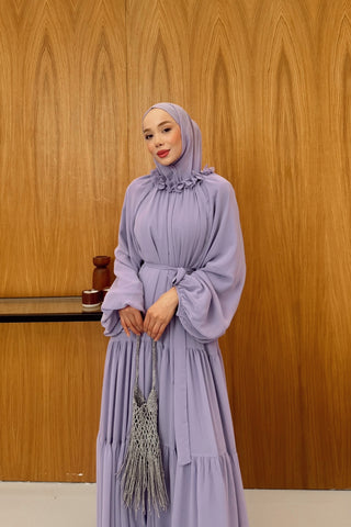 Yakası Çiçek Detaylı Reglan Kollu Şifon Elbise