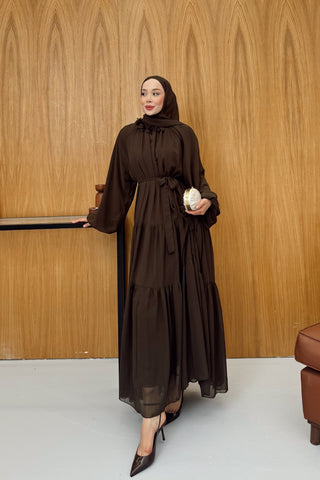 Yakası Çiçek Detaylı Reglan Kollu Şifon Elbise Kahverengi