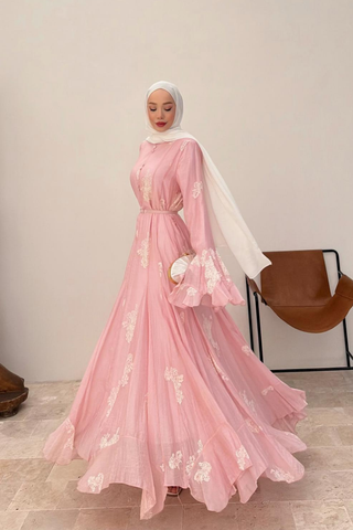 Volan Kollu Nakış İşlemeli Kemerli Elbise Pembe