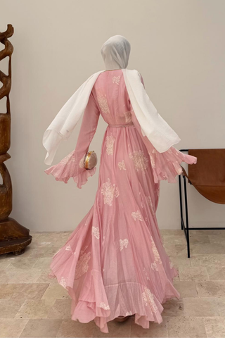 Volan Kollu Nakış İşlemeli Kemerli Elbise Pembe