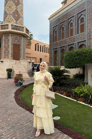 Pelerin Detaylı Volanlı Elbise Sarı