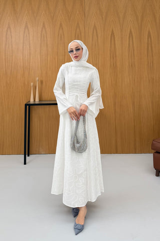 Kup Dantel Detaylı Birit Biyeli Elbise Ekru