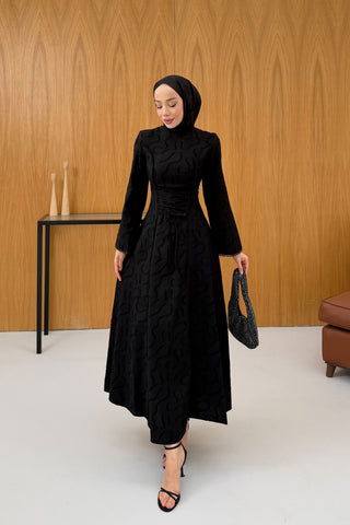 Kup Dantel Detaylı Birit Biyeli Elbise Siyah