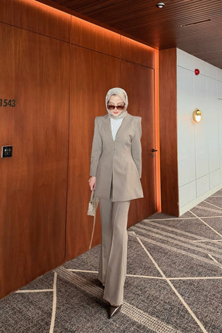 Birit Detaylı Ceket Pantolon Takım Vizon