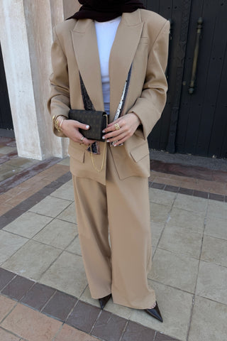 Fular Detaylı Ceket Pantolon Takım Vizon