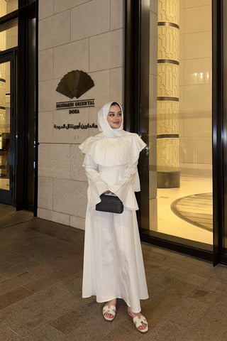 Ekru Pelerin Detaylı Taşlı Gabardin Elbise