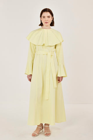 Pelerin Detaylı Taşlı Gabardin Elbise Sarı