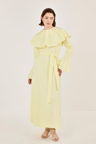 Pelerin Detaylı Taşlı Gabardin Elbise Sarı