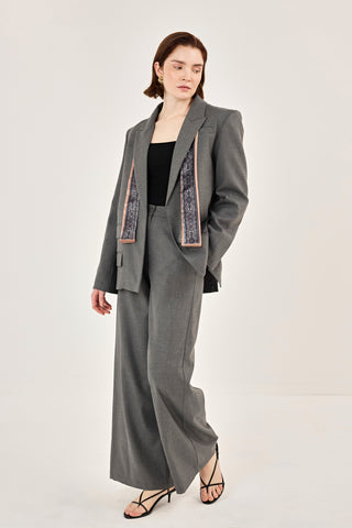 Fular Detaylı Ceket Pantolon Takım Koyu Gri