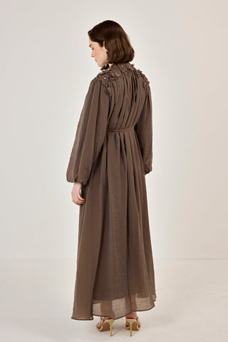 Omuzları Çiçekli Taşlı Elbise Kahverengi