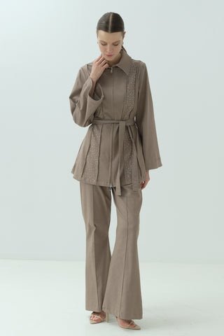 Taş Detaylı Fermuarlı Pantolonlu Takım Vizon