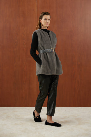 Gri Kemer Detaylı Kürk Yelek