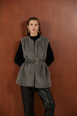 Gri Kemer Detaylı Kürk Yelek