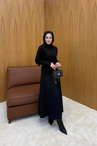 Siyah Büzgülü Etekli Triko Takım