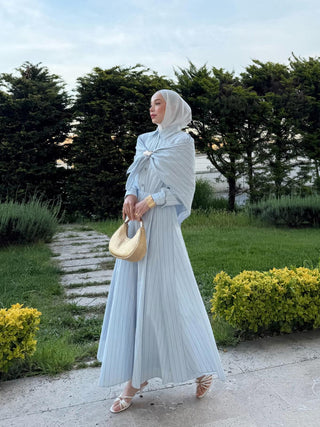Pelerin Aksesuarlı Çizgi Desenli Elbise